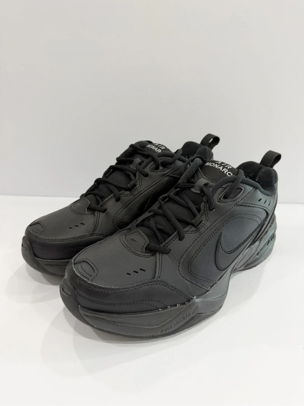 Nike air monarch